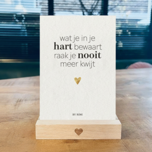 Troostkaart - Wat je in je hart bewaart - gouden hartje