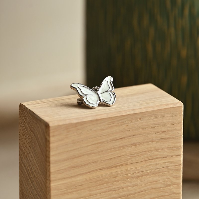 Vlinderpin – Butterflies Appear